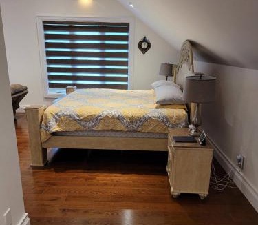 Trent Lakes House | Devlok- Mystique Mansion 7 BR-sleep 16 Kawartha