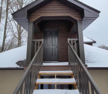 Trent Lakes House | Devlok- Mystique Mansion 7 BR-sleep 16 Kawartha