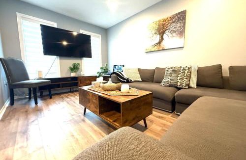 Vaughan House | Entire single house