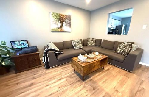 Vaughan House | Entire single house