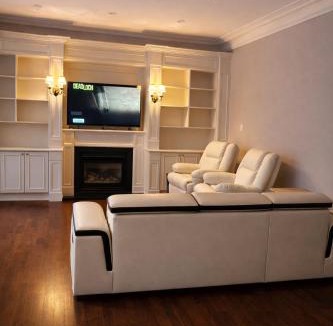 North York House | Elegant Guesthouse near Sheppard Subway with Private Ensuite Rooms