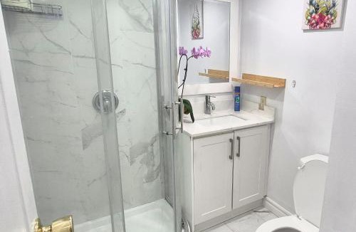 Steeles House | Bright & Cozy Rooms with Privated Bathrooms in Toronto