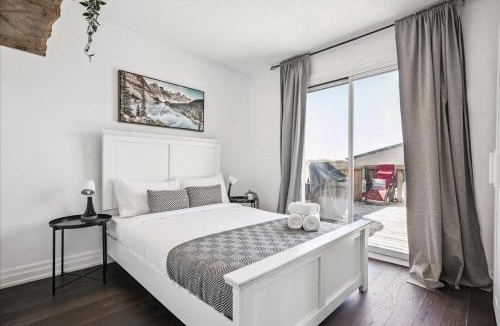 Northeast Mississauga Apartment | Bright 3-BDRM House, Family Home & Parking, YYZ Airport