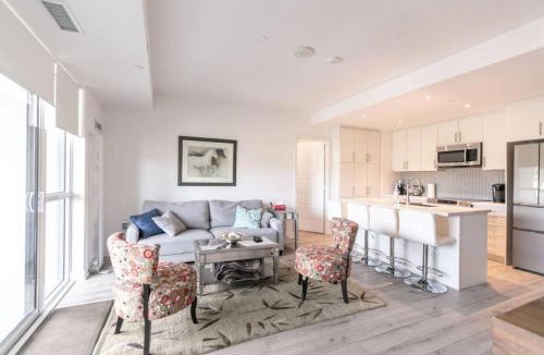 Innisfil Apartment | Modern 2BR Getaway with Balcony, BBQ and Parking