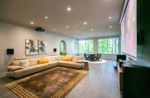 Caledon House | Luxury 4BR Stay with Swim Spa, Golf and Fireplaces