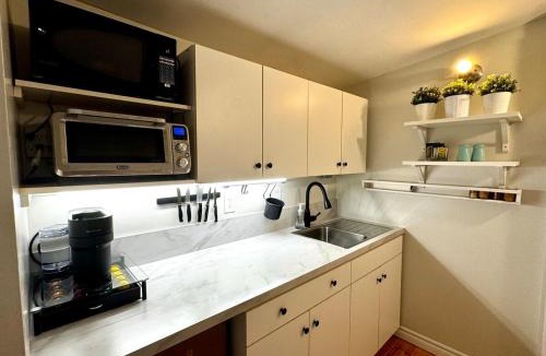Carleton Place Apartment | NookSide Nest Upstairs 2bedroom Suite King, Queen Kitchenette, Parking