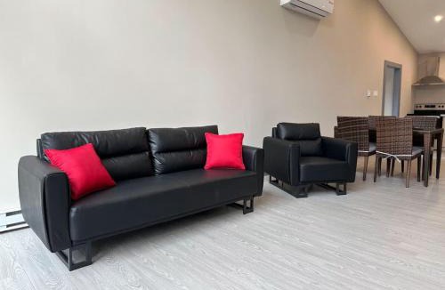 Lakefield House | 3-bedroom Lakefront Villa #8