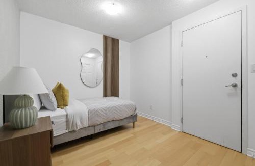 Downtown Mississauga Apartment | Tropical Designer King Suite - Sleeps 5 - Parking