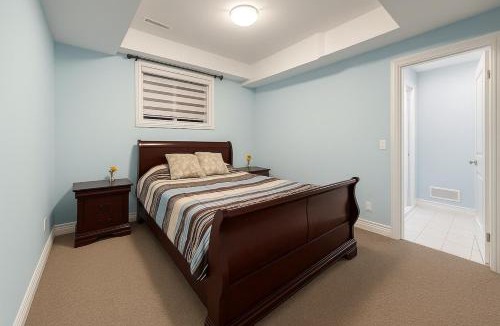 Windsor Apartment | Executive 2BR Lower Suite Private & Spacious Close to USA Border