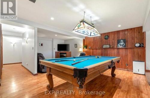 Pinehouse Villa | Luxurious home in Belleville