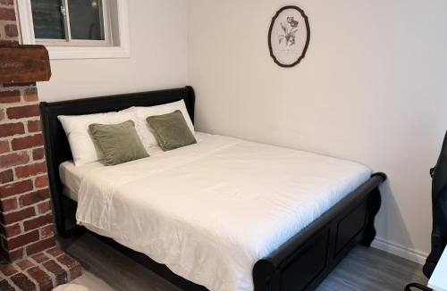 L'Amoreaux Bed & Breakfast | Modern Newly-Renovated Suite Free Parking