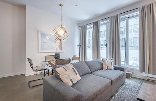 International District Apartment | Historic Old Montreal Stay - Iconic Location