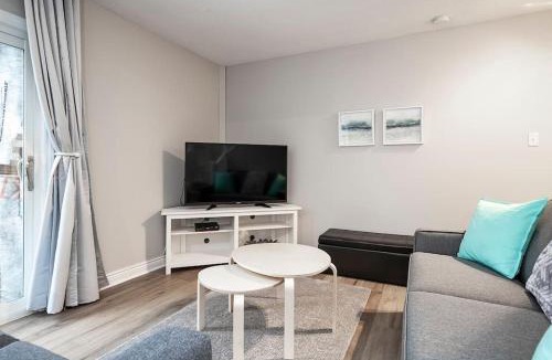 Craigleith Apartment | Tranquility Oasis Ski-In Out Hot Tub Shuttle