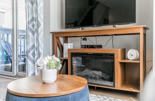 Craigleith Apartment | Wanderer Way Loft Ski-In Ski-Out - Pool & Hot Tub