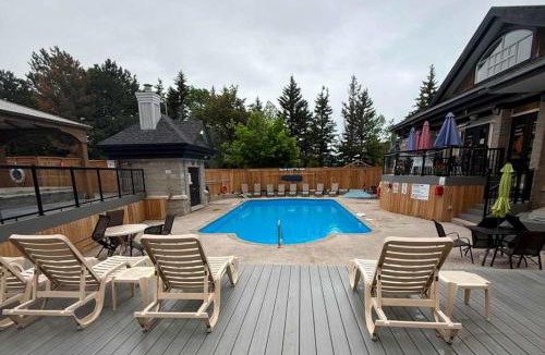 Craigleith House | Northern Peaks Ski In-Out Hot Tub Shuttle Access
