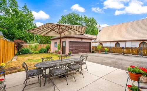 Niagara Falls Villa | Romeo & Juliet Niagara Retreat - Clifton Hill