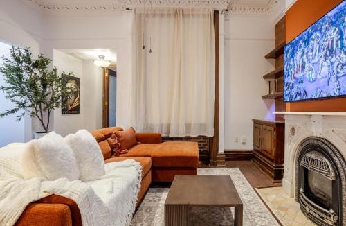 Shaughnessy Village Apartment | Bright Montreal Loft, Trendy Downtown Escape