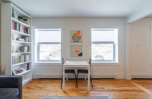 Bedford Apartment | Gorgeous & Sunny Executive Suite AC, Unit #2