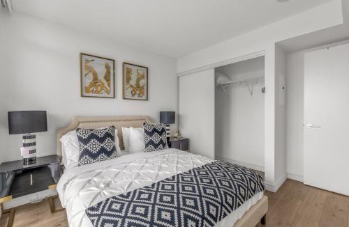CityPlace Apartment | Toronto Harbourview Suites with free parking