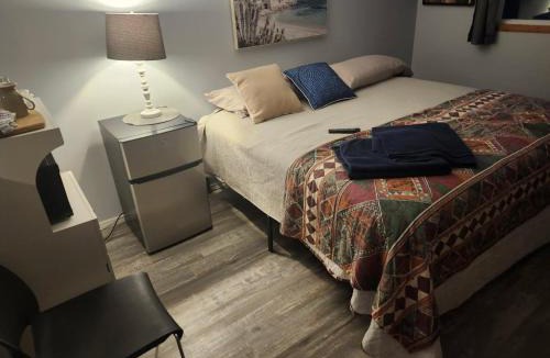 Romney Hotel | Lakeside Village Park Motel
