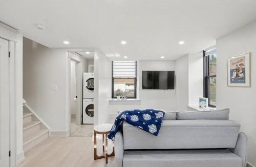 Salem House | The Wynford Dreamy Capri Suite