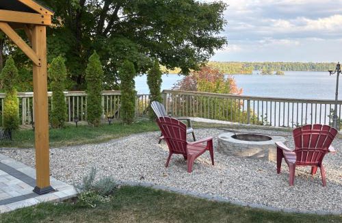 Rideau Lakes House | Waterfront Q Estate summer cottage