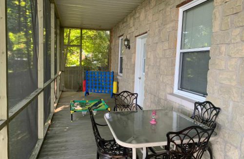 Rideau Lakes House | Waterfront Q Estate summer cottage