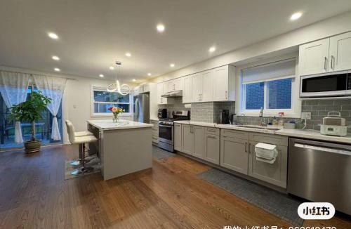 L'Amoreaux House | Quiet Queen Bedroom near Finch Birchmunt