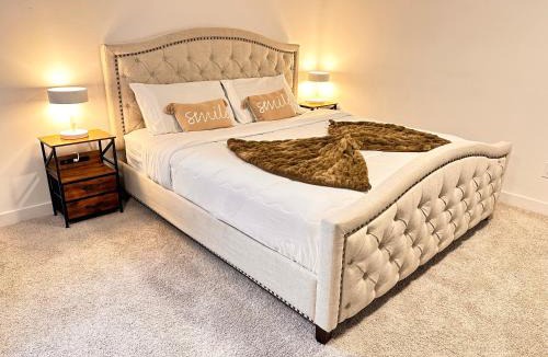 Clarence-Rockland House | Cozy and Spacious Suite in a Pet and Smoke free Home - Self checkin Anytime - Private Ensuit Bath - King Bed - Ultra Fast Wifi - Free Parking - Smart TV