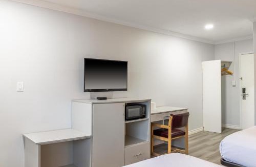 Cornwall Hotel | Motel 6 Cornwall Hwy 401 ON