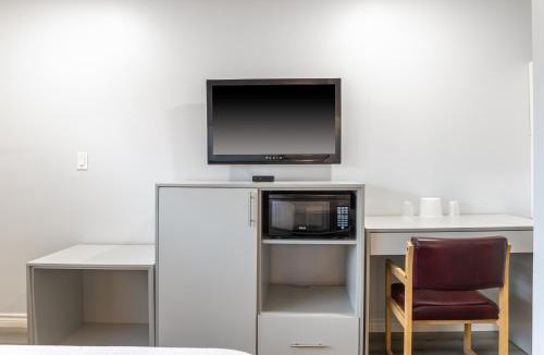 Cornwall Hotel | Motel 6 Cornwall Hwy 401 ON