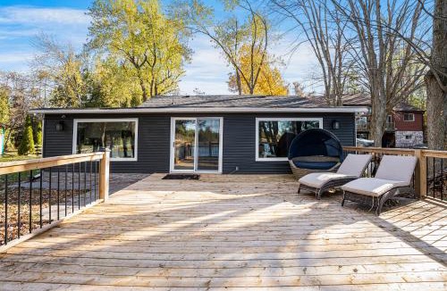 Kirkfield House | Rustic Lakefront Cottage with Fire Pit & Scenic Views