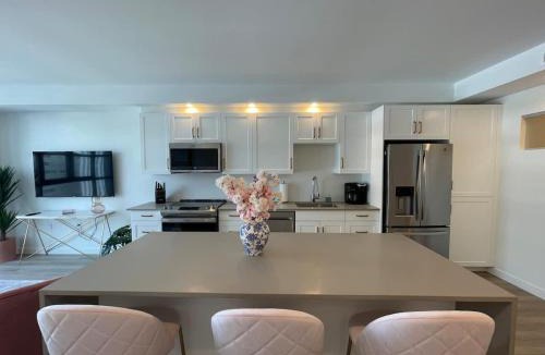 Downtown Halifax Apartment | Waterfront large 1 BR with 6 appliances & gym
