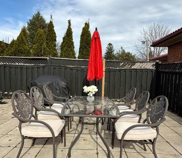 Etobicoke House | Beautiful 3 Bedrooms Guesthouse