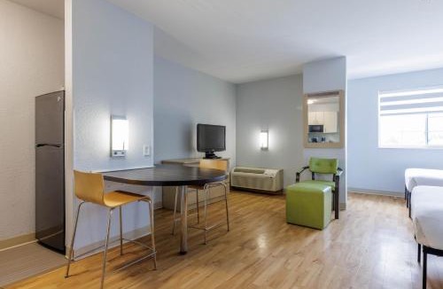 Gateway Hotel | Studio 6 Toronto - Mississauga with Kitchenettes