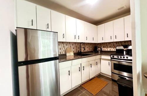 Beach Hill Apartment | Cozy Upper Beaches Apartment