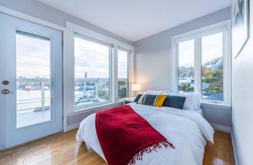 Downtown St. John's House | Iconic Red Top of the Battery Ocean & City View