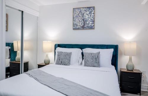 Clarkson-Lorne Park House | 2 Bed 2 Bath Bunglow in Mississauga Yyz PortCredit