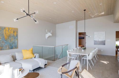 Bridgenorth House | Lakeview House by Leavetown Vacations
