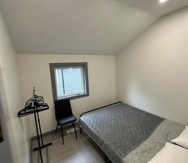 Innisfil House | Cozy 4-Bedroom Cottage #1 in Innisfil