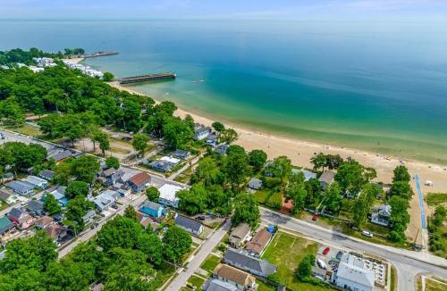 Crystal Beach House | Crystal Tides Retreat