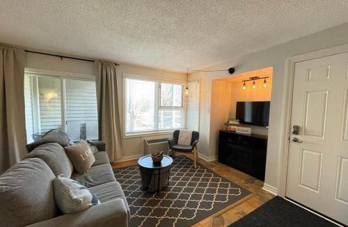 Craigleith Apartment | Modern Mountainside Ski In/Ski Out Studio at Blue