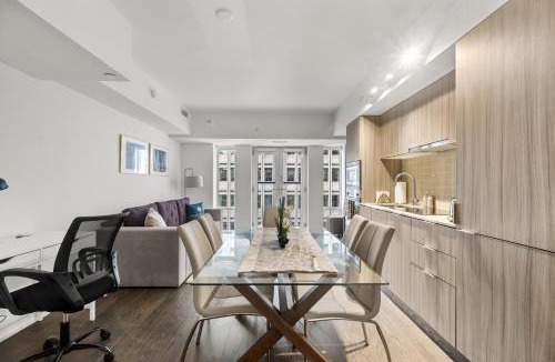 Bay Cloverhill Apartment | Modern 1Bd & Den in Downtown Toronto