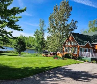 Saint Zenon Ski Chalet | Le Grand Boisé