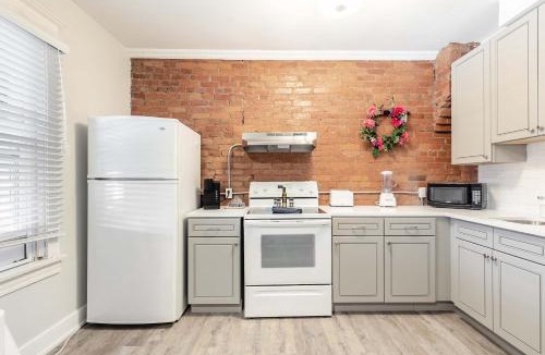 Central Hamilton Apartment | Boutique 2BR Apartment on James St North Sleeps 6