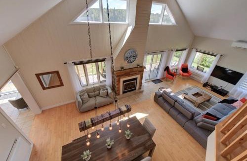 Grandes-Piles Ski Chalet | Au Bord du St-Maurice navigable river spa and ski