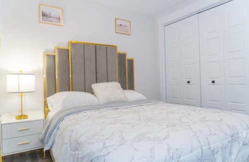 Dieppe House | Luxury One Bedroom Private Apartment just 7 minutes from the Airport