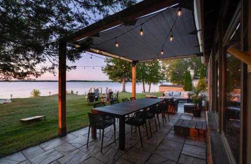 North Port House | Waterfront Casa in wine County with SAUNA and HOT TUB