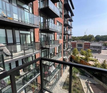 Harwood Apartment | Vibrant 1 Bedroom Condo Apt