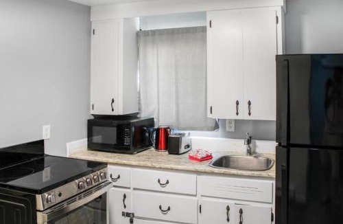 Moncton Apartment | Central Moncton Retreat - Walkable Location - Large Garden